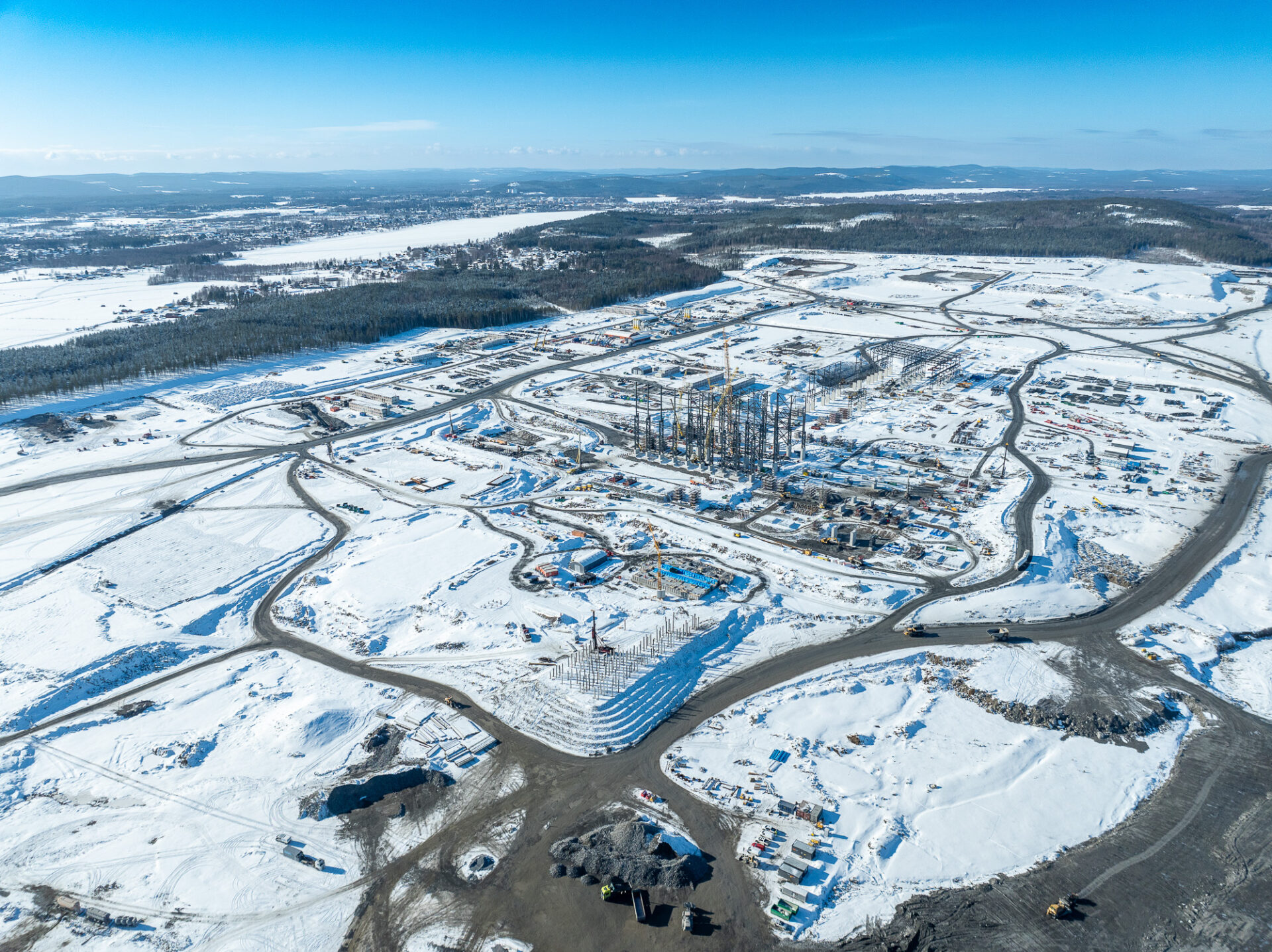Drönarflygning över byggarbetsplats i Norrbotten